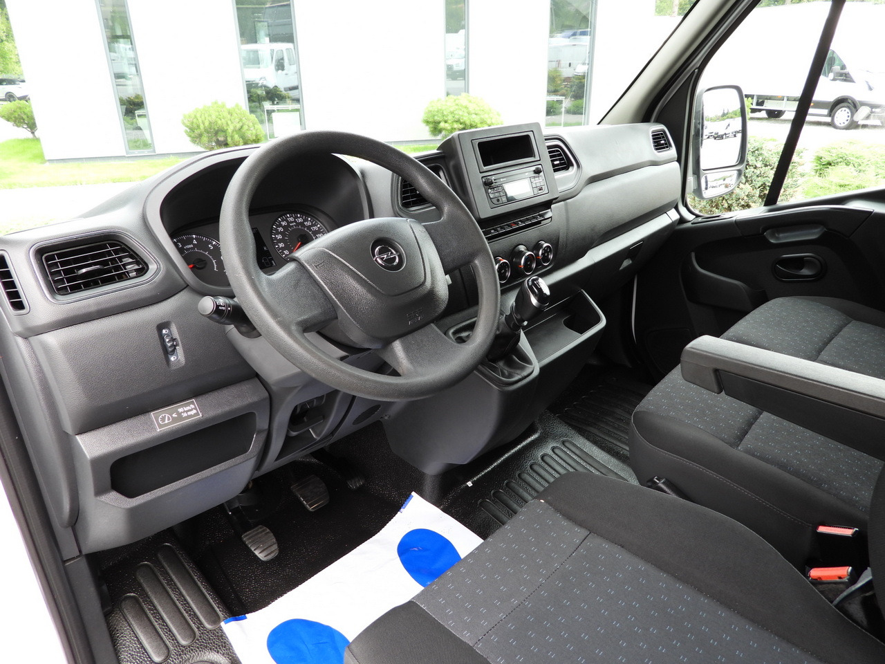 OPEL MOVANO TIPPER DOUBLE CABIN DOKA 7 SEATS LED LIGHTS TWIN WHEELS AIR CONDITIONING 145HP - Dodávka sklápěč: obrázek 2 OPEL MOVANO TIPPER DOUBLE CABIN DOKA 7 SEATS LED LIGHTS TWIN WHEELS AIR CONDITIONING 145HP - Dodávka sklápěč: obrázek 2