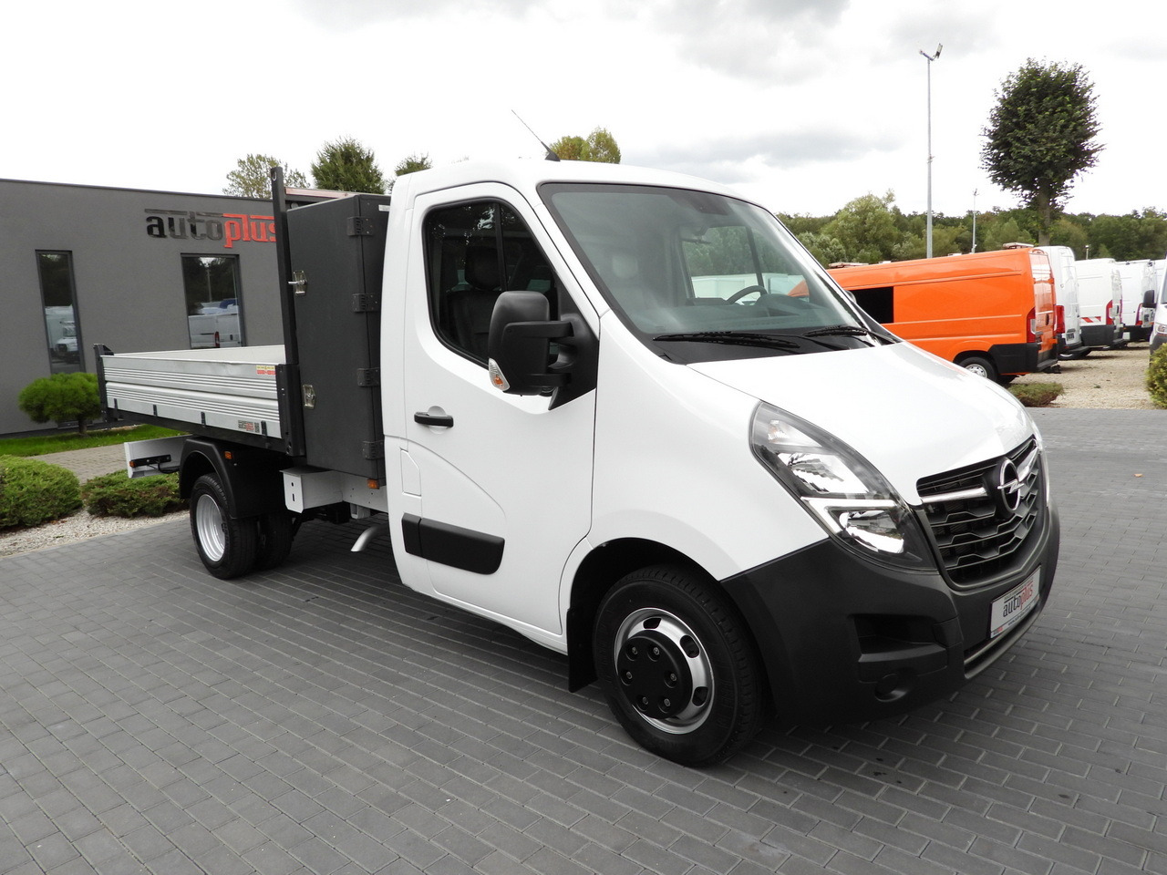 OPEL MOVANO TIPPER NAVIGATION LED LIGHTS TWIN WHEELS AIR CONDITIONING 145HP - Dodávka sklápěč: obrázek 4 OPEL MOVANO TIPPER NAVIGATION LED LIGHTS TWIN WHEELS AIR CONDITIONING 145HP - Dodávka sklápěč: obrázek 4