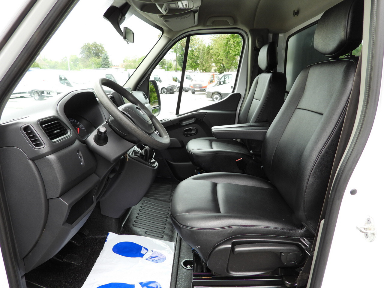 Dodávka sklápěč OPEL MOVANO TIPPER NAVIGATION LED LIGHTS TWIN WHEELS AIR CONDITIONING 145HP: obrázek 26 Dodávka sklápěč OPEL MOVANO TIPPER NAVIGATION LED LIGHTS TWIN WHEELS AIR CONDITIONING 145HP: obrázek 26