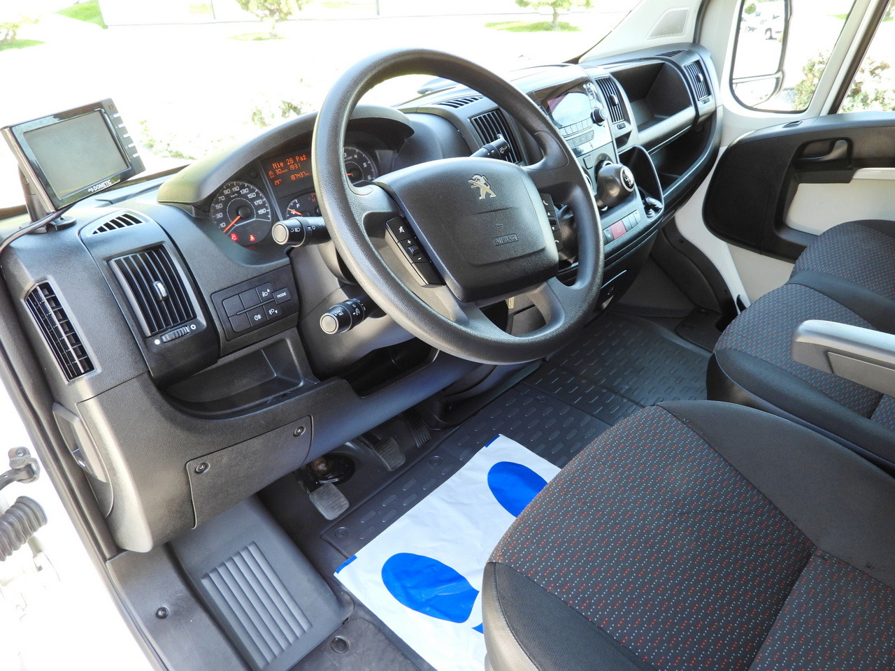 PEUGEOT BOXER BOX LIFT 8 PALLETS CRUISE CONTROL AIR CONDITIONING 130HP - Dodávka skřín: obrázek 2 PEUGEOT BOXER BOX LIFT 8 PALLETS CRUISE CONTROL AIR CONDITIONING 130HP - Dodávka skřín: obrázek 2