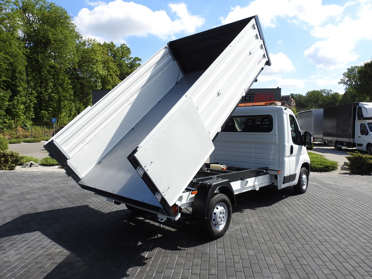PEUGEOT BOXER THREE-WAY TIPPER AIR CONDITIONING 130HP - Dodávka sklápěč: obrázek 3 PEUGEOT BOXER THREE-WAY TIPPER AIR CONDITIONING 130HP - Dodávka sklápěč: obrázek 3