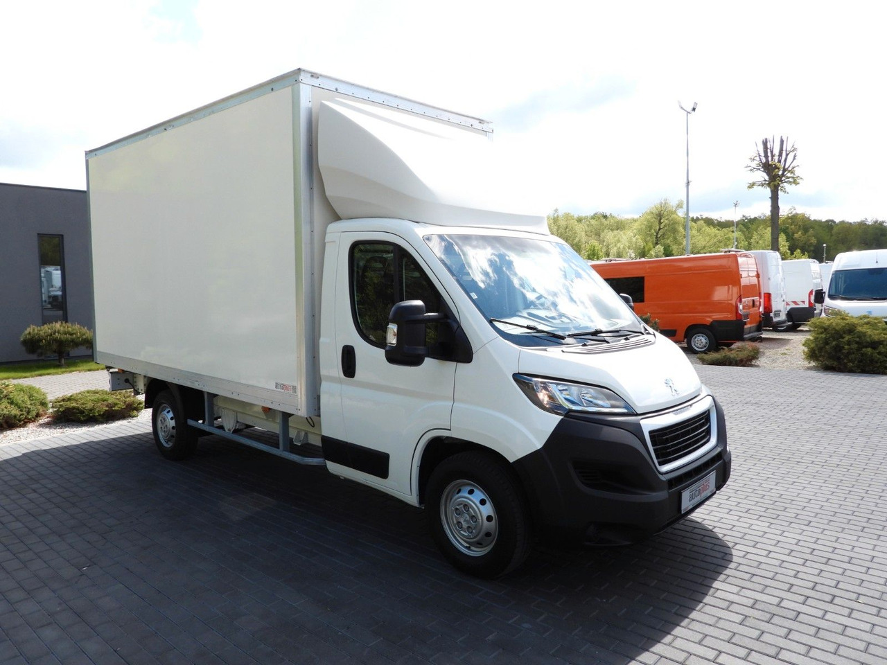 Peugeot BOXER KOFFER 8 PALETTEN TEMPOMAT KLIMAANLAGE Peugeot BOXER KOFFER 8 PALETTEN TEMPOMAT KLIMAANLAGE - Dodávka skřín: obrázek 4 Peugeot BOXER KOFFER 8 PALETTEN TEMPOMAT KLIMAANLAGE Peugeot BOXER KOFFER 8 PALETTEN TEMPOMAT KLIMAANLAGE - Dodávka skřín: obrázek 4