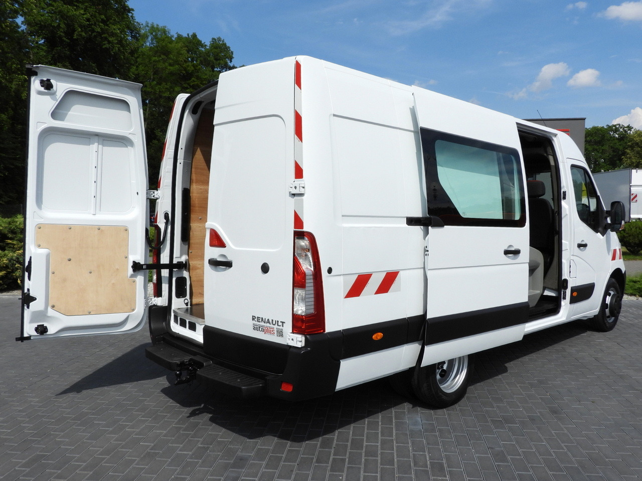 RENAULT MASTER BOX DELIVERY VAN 7 SEATS CRUISE CONTROL TWIN WHEELS AIR CONDITIONING  145HP - Furgon: obrázek 3 RENAULT MASTER BOX DELIVERY VAN 7 SEATS CRUISE CONTROL TWIN WHEELS AIR CONDITIONING  145HP - Furgon: obrázek 3