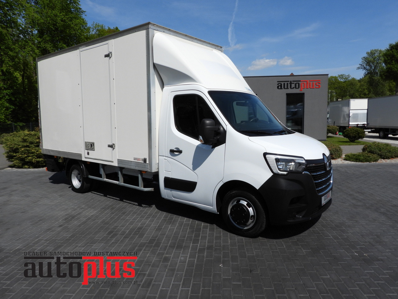 RENAULT MASTER BOX LIFT 8 PALLETS CRUISE CONTROL NAVIGATION LED LIGHTS TWIN WHEELS AIR CONDITIONING 145HP - Dodávka skřín: obrázek 1 RENAULT MASTER BOX LIFT 8 PALLETS CRUISE CONTROL NAVIGATION LED LIGHTS TWIN WHEELS AIR CONDITIONING 145HP - Dodávka skřín: obrázek 1