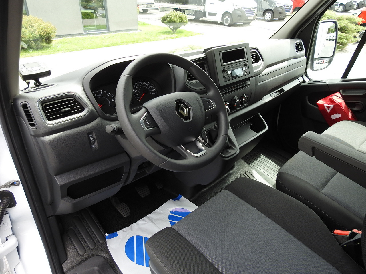 RENAULT MASTER NEW REGRIGERATOR BOX -10*C 8 PALLETS CRUISE CONTROL AIR CONDITIONING LED LIGHTS GUARANTEE 165HP - Chladící dodávka: obrázek 2 RENAULT MASTER NEW REGRIGERATOR BOX -10*C 8 PALLETS CRUISE CONTROL AIR CONDITIONING LED LIGHTS GUARANTEE 165HP - Chladící dodávka: obrázek 2