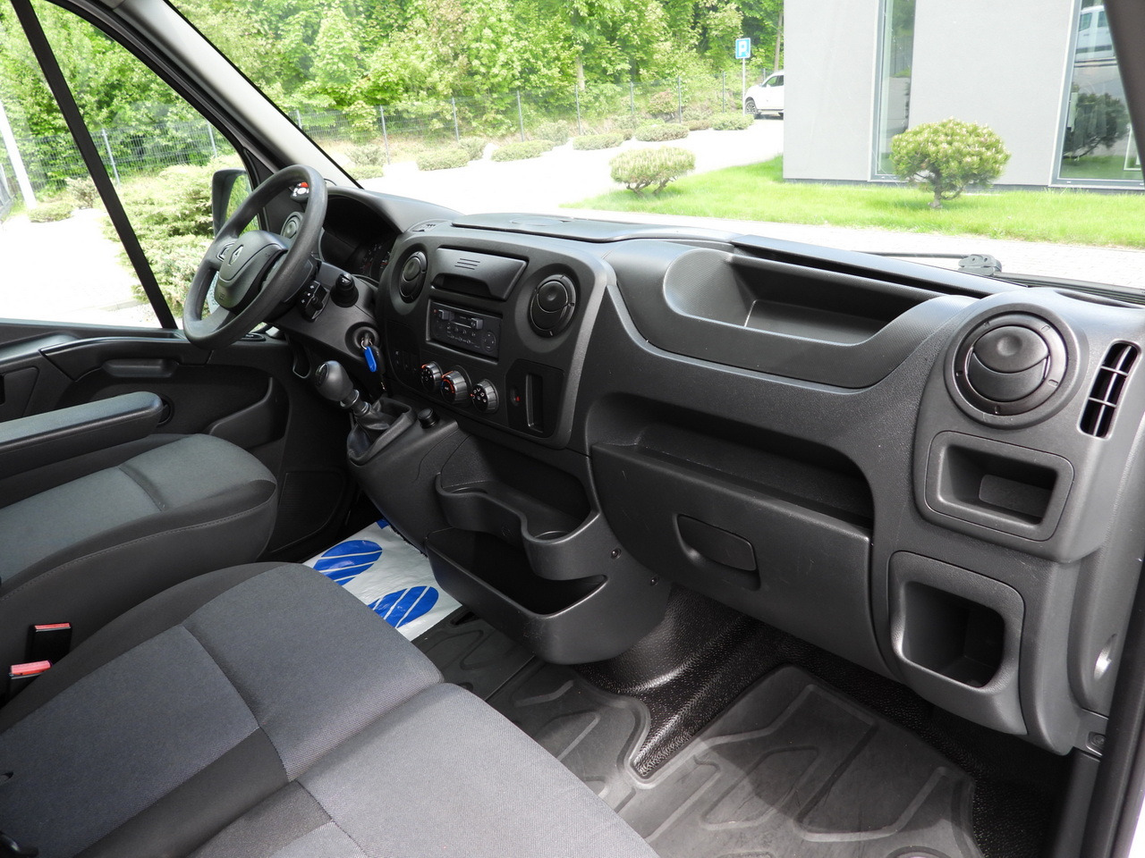 Chladící dodávka RENAULT MASTER REFRIGERATOR VAN -20*C POWER SUPPLY 230V CRUISE CONTROL AIR CONDITIONING 145HP: obrázek 34 Chladící dodávka RENAULT MASTER REFRIGERATOR VAN -20*C POWER SUPPLY 230V CRUISE CONTROL AIR CONDITIONING 145HP: obrázek 34