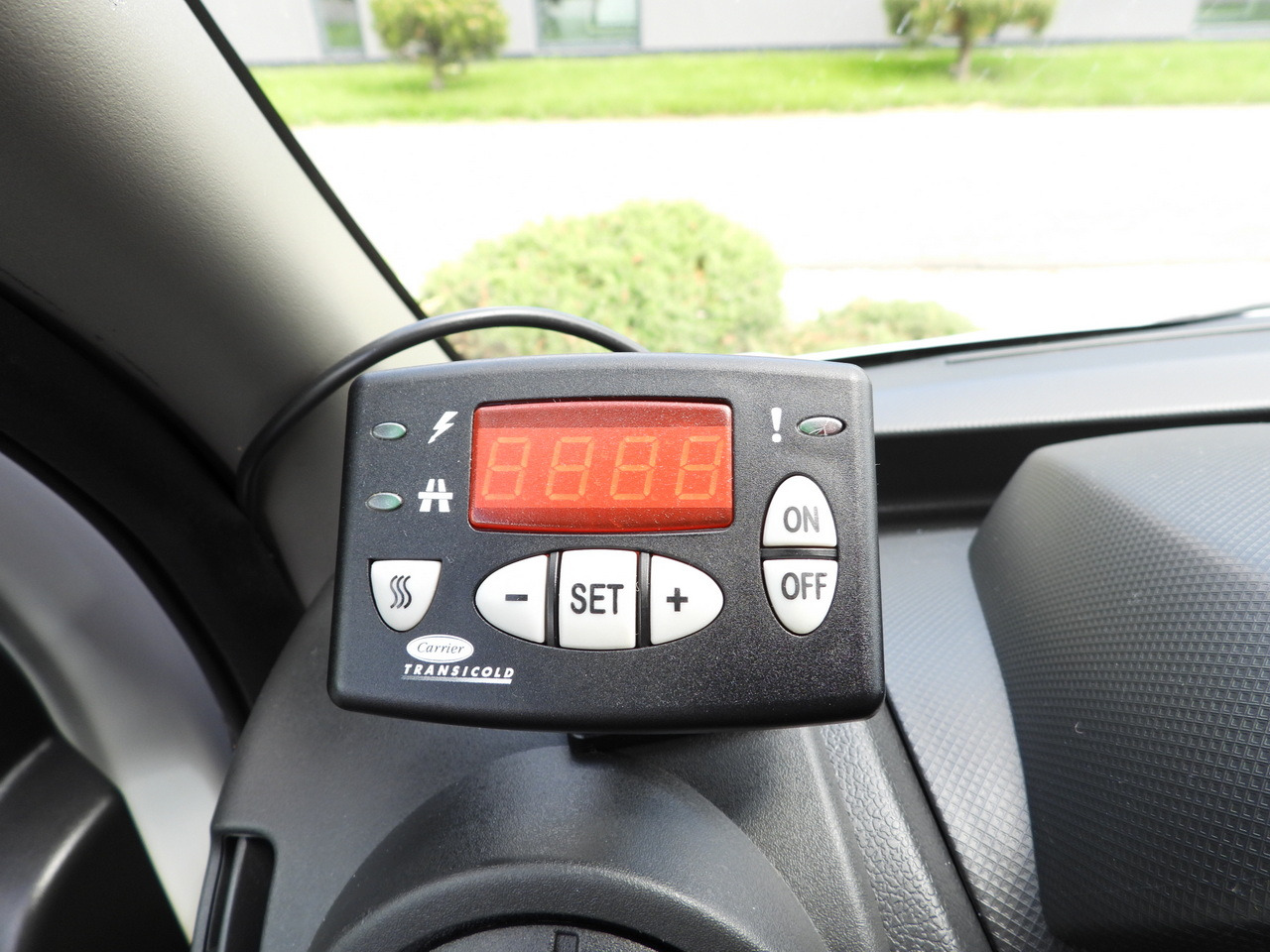 Chladící dodávka RENAULT MASTER REFRIGERATOR VAN -20*C POWER SUPPLY 230V CRUISE CONTROL AIR CONDITIONING 145HP: obrázek 27 Chladící dodávka RENAULT MASTER REFRIGERATOR VAN -20*C POWER SUPPLY 230V CRUISE CONTROL AIR CONDITIONING 145HP: obrázek 27