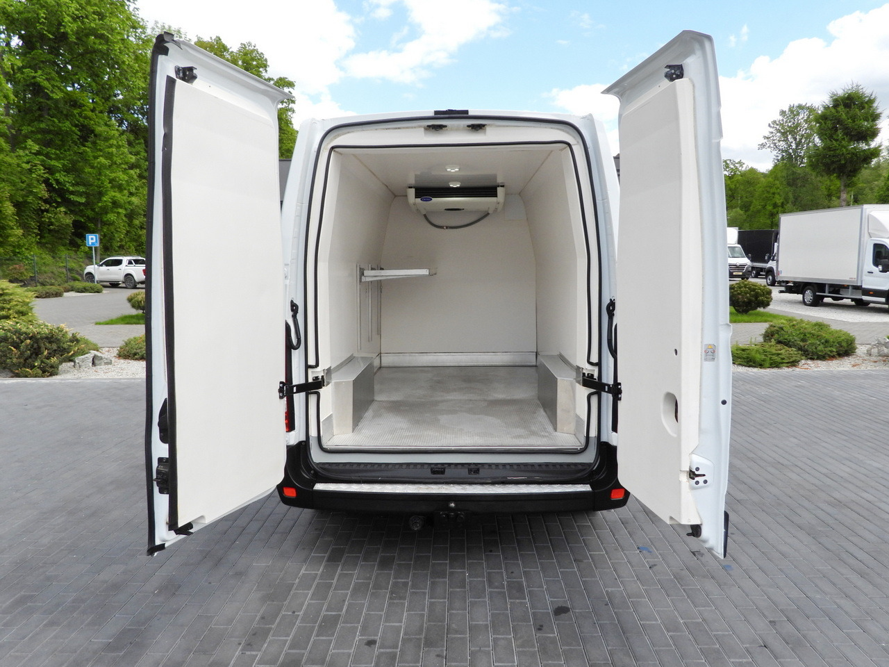 Chladící dodávka RENAULT MASTER REFRIGERATOR VAN -20*C POWER SUPPLY 230V CRUISE CONTROL AIR CONDITIONING 145HP: obrázek 11 Chladící dodávka RENAULT MASTER REFRIGERATOR VAN -20*C POWER SUPPLY 230V CRUISE CONTROL AIR CONDITIONING 145HP: obrázek 11