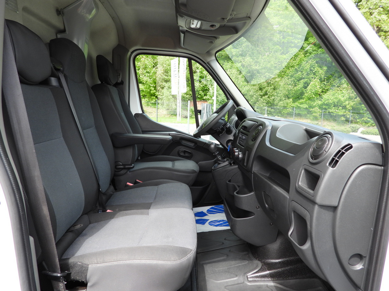 Chladící dodávka RENAULT MASTER REFRIGERATOR VAN -20*C POWER SUPPLY 230V CRUISE CONTROL AIR CONDITIONING 145HP: obrázek 32 Chladící dodávka RENAULT MASTER REFRIGERATOR VAN -20*C POWER SUPPLY 230V CRUISE CONTROL AIR CONDITIONING 145HP: obrázek 32