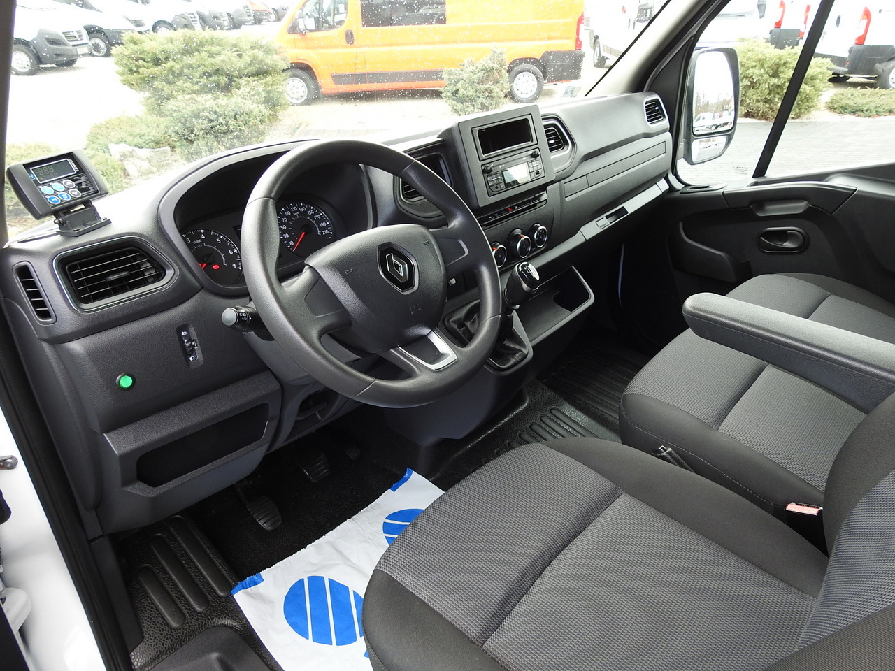 RENAULT MASTER REGRIGERATOR BOX 0*C LED LIGHTS AIR CONDITIONING 145HP - Chladící dodávka: obrázek 2 RENAULT MASTER REGRIGERATOR BOX 0*C LED LIGHTS AIR CONDITIONING 145HP - Chladící dodávka: obrázek 2