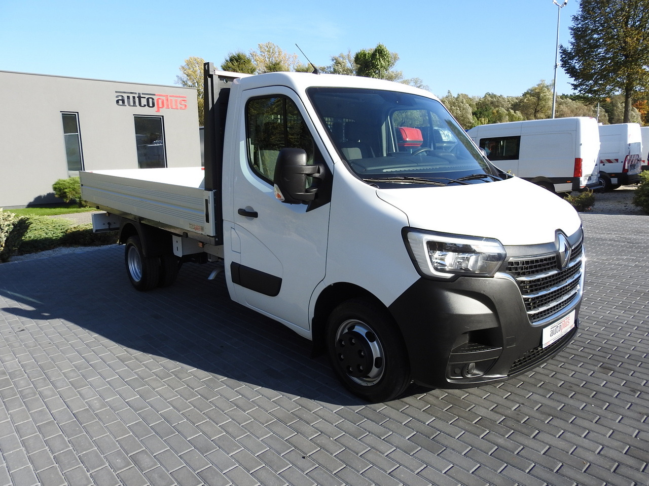 RENAULT MASTER STAKE BODY CRUISE CONTROL AIR CONDITIONING LED LIGHTS TWIN WHEELS 130HP - Dodávka valník: obrázek 4 RENAULT MASTER STAKE BODY CRUISE CONTROL AIR CONDITIONING LED LIGHTS TWIN WHEELS 130HP - Dodávka valník: obrázek 4