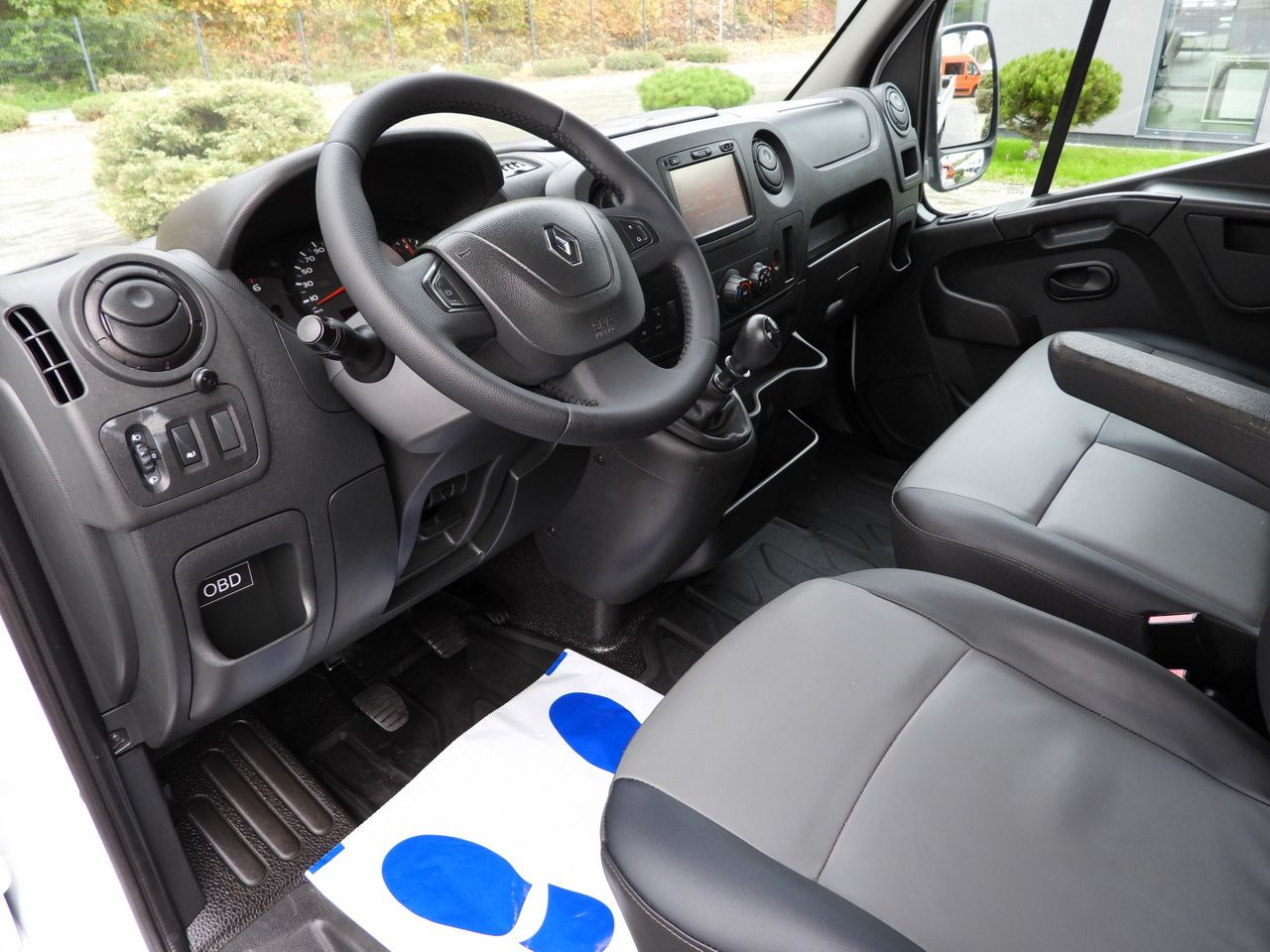 RENAULT MASTER STAKE BODY CRUISE CONTROL NAVIGATION TWIN WHEELS AIR CONDITIONING 130HP - Dodávka valník: obrázek 2 RENAULT MASTER STAKE BODY CRUISE CONTROL NAVIGATION TWIN WHEELS AIR CONDITIONING 130HP - Dodávka valník: obrázek 2