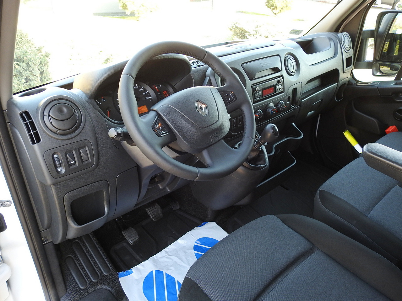 RENAULT MASTER TARPAULIN 10 PALLETS CRUISE CONTROL AIR CONDITIONING PNEUMATICS 170HP - Plachtová dodávka: obrázek 2 RENAULT MASTER TARPAULIN 10 PALLETS CRUISE CONTROL AIR CONDITIONING PNEUMATICS 170HP - Plachtová dodávka: obrázek 2