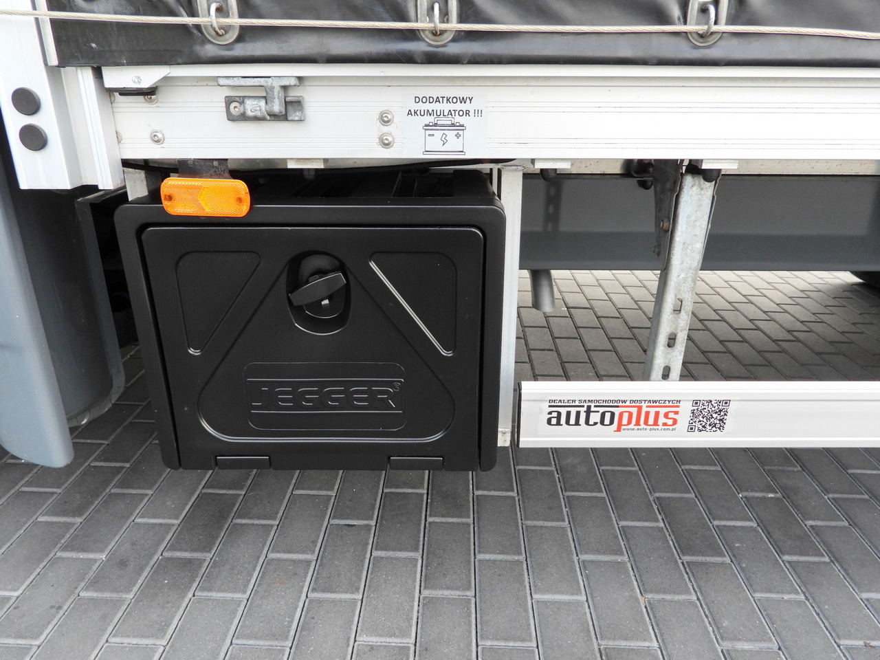 Plachtová dodávka RENAULT MASTER TARPAULIN 10 PALLETS WEBASTO CRUISE CONTROL LED LIGHTS PNEUMATICS AIR CONDITIONING 165HP: obrázek 22 Plachtová dodávka RENAULT MASTER TARPAULIN 10 PALLETS WEBASTO CRUISE CONTROL LED LIGHTS PNEUMATICS AIR CONDITIONING 165HP: obrázek 22