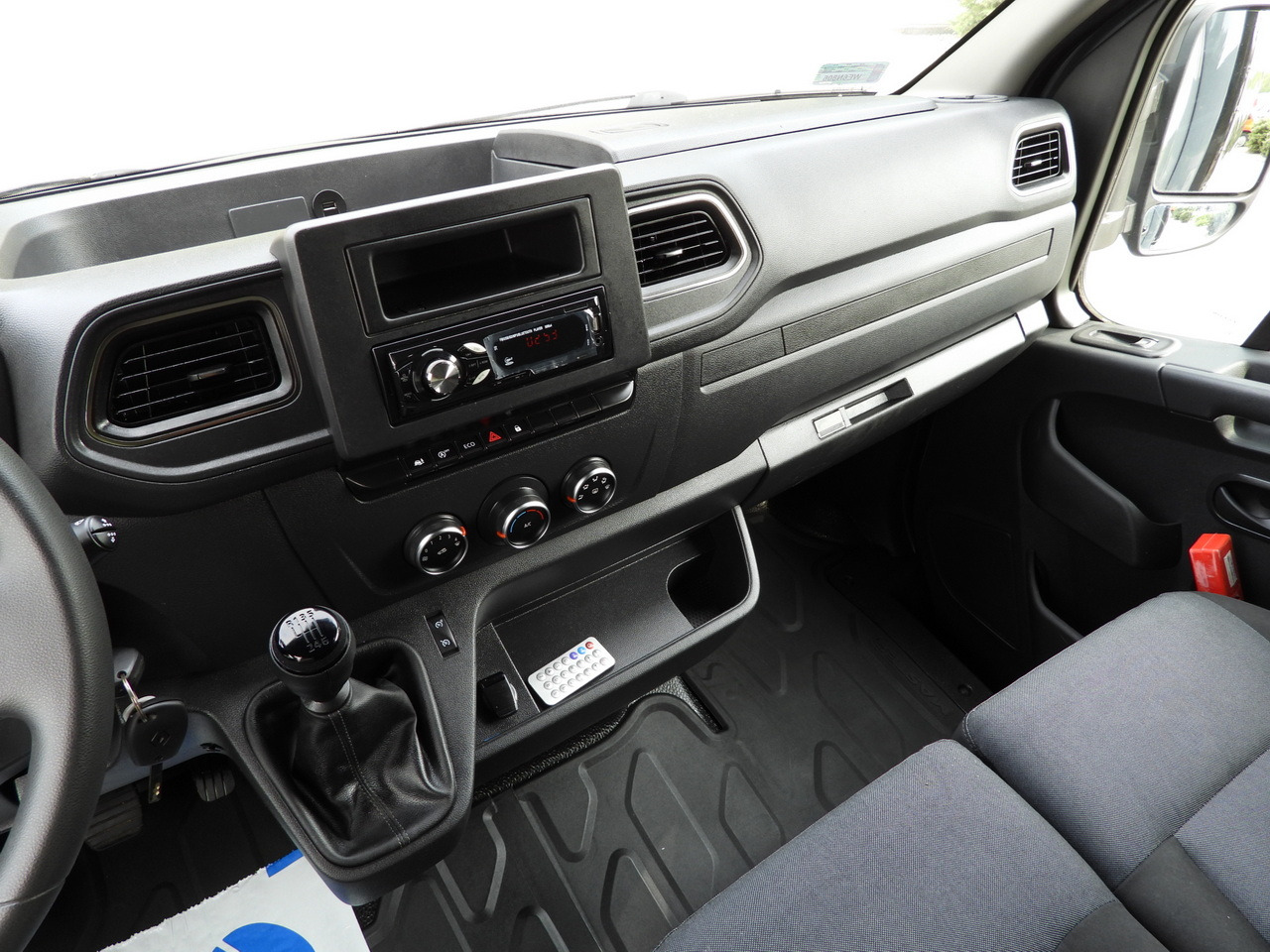 Plachtová dodávka RENAULT MASTER TARPAULIN 10 PALLETS WEBASTO CRUISE CONTROL LED LIGHTS PNEUMATICS AIR CONDITIONING 165HP: obrázek 31 Plachtová dodávka RENAULT MASTER TARPAULIN 10 PALLETS WEBASTO CRUISE CONTROL LED LIGHTS PNEUMATICS AIR CONDITIONING 165HP: obrázek 31