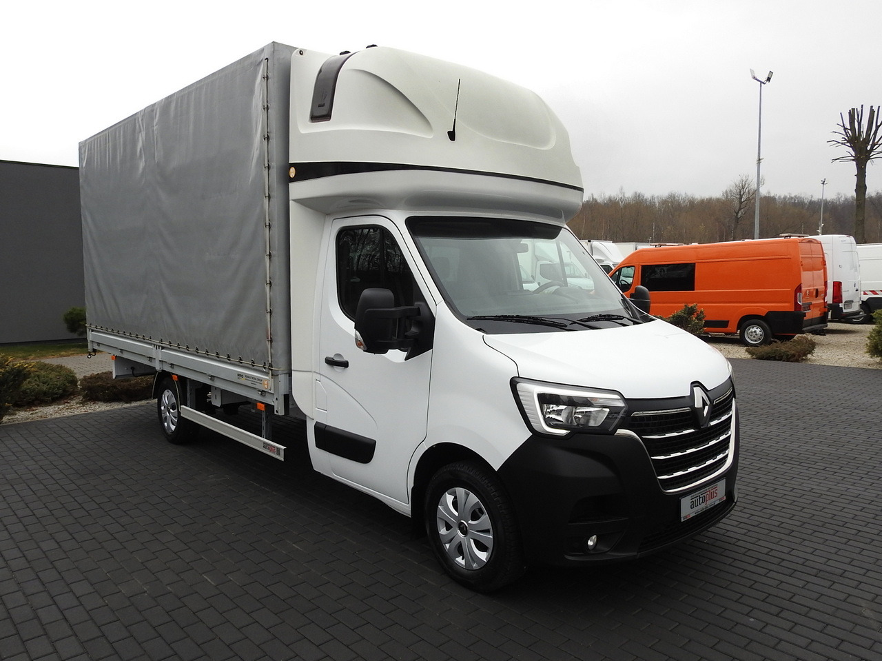 RENAULT MASTER TARPAULIN 10 PALLETS WEBASTO CRUISE CONTROL LED LIGHTS PNEUMATICS AIR CONDITIONING 165HP - Plachtová dodávka: obrázek 4 RENAULT MASTER TARPAULIN 10 PALLETS WEBASTO CRUISE CONTROL LED LIGHTS PNEUMATICS AIR CONDITIONING 165HP - Plachtová dodávka: obrázek 4