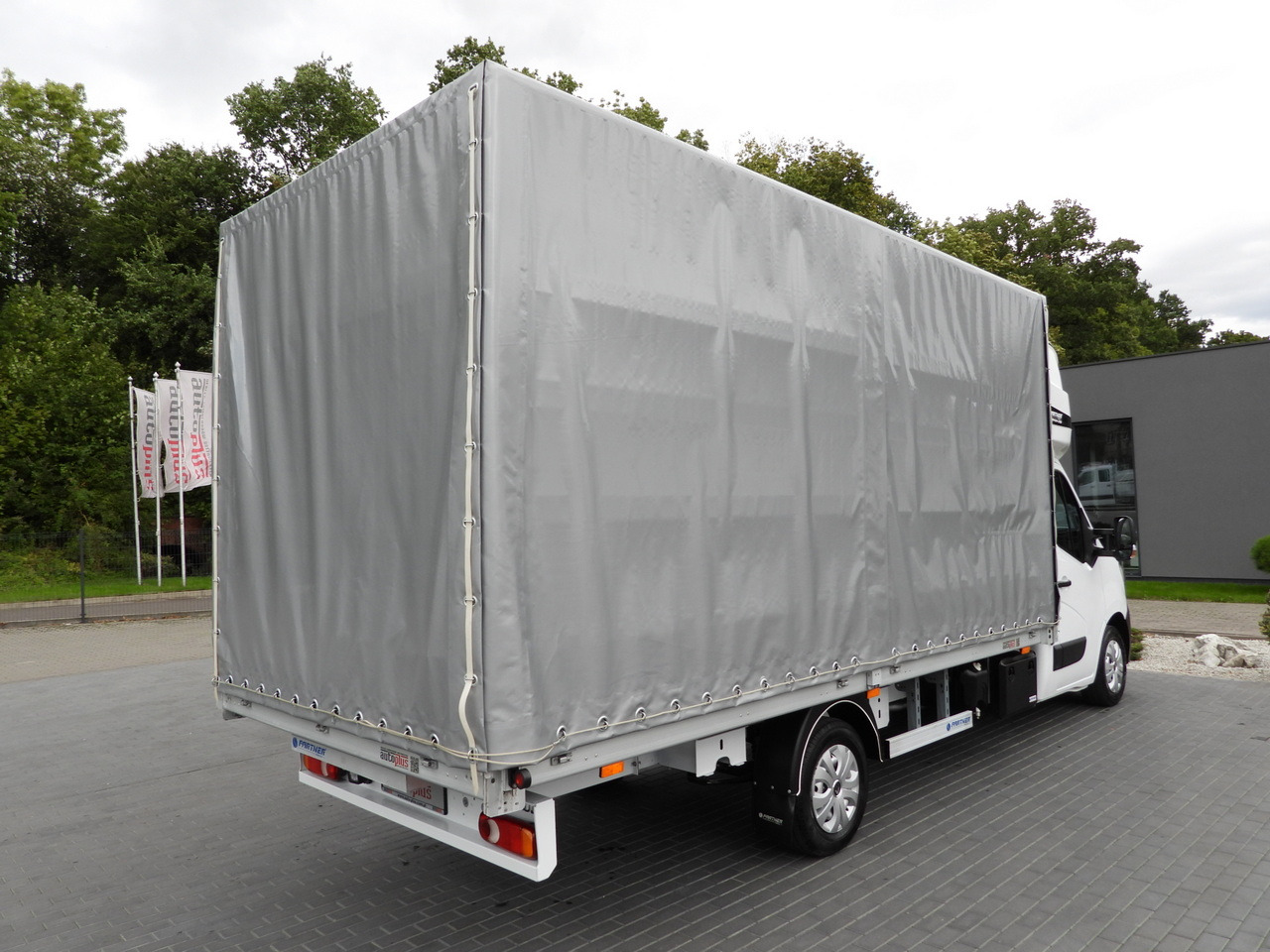 RENAULT MASTER TARPAULIN 10 PALLETS WEBASTO CRUISE CONTROL LED LIGHTS PNEUMATICS AIR CONDITIONING 165HP - Plachtová dodávka: obrázek 3 RENAULT MASTER TARPAULIN 10 PALLETS WEBASTO CRUISE CONTROL LED LIGHTS PNEUMATICS AIR CONDITIONING 165HP - Plachtová dodávka: obrázek 3