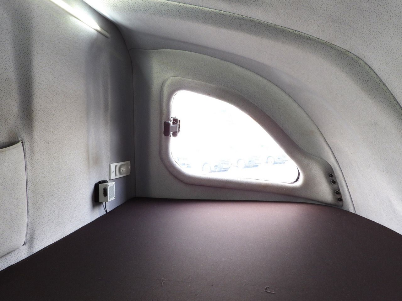 Plachtová dodávka RENAULT MASTER TARPAULIN 10 PALLETS WEBASTO CRUISE CONTROL LED LIGHTS PNEUMATICS AIR CONDITIONING 165HP: obrázek 40 Plachtová dodávka RENAULT MASTER TARPAULIN 10 PALLETS WEBASTO CRUISE CONTROL LED LIGHTS PNEUMATICS AIR CONDITIONING 165HP: obrázek 40