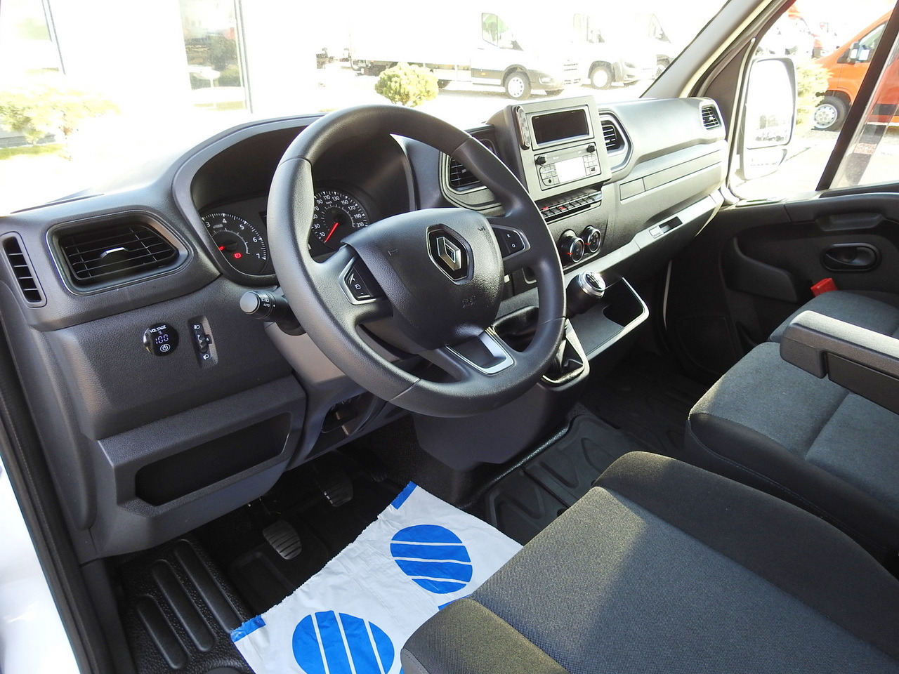 RENAULT MASTER TARPAULIN 10 PALLETS WEBASTO CRUISE CONTROL LED LIGHTS PNEUMATICS AIR CONDITIONING 165HP - Plachtová dodávka: obrázek 2 RENAULT MASTER TARPAULIN 10 PALLETS WEBASTO CRUISE CONTROL LED LIGHTS PNEUMATICS AIR CONDITIONING 165HP - Plachtová dodávka: obrázek 2