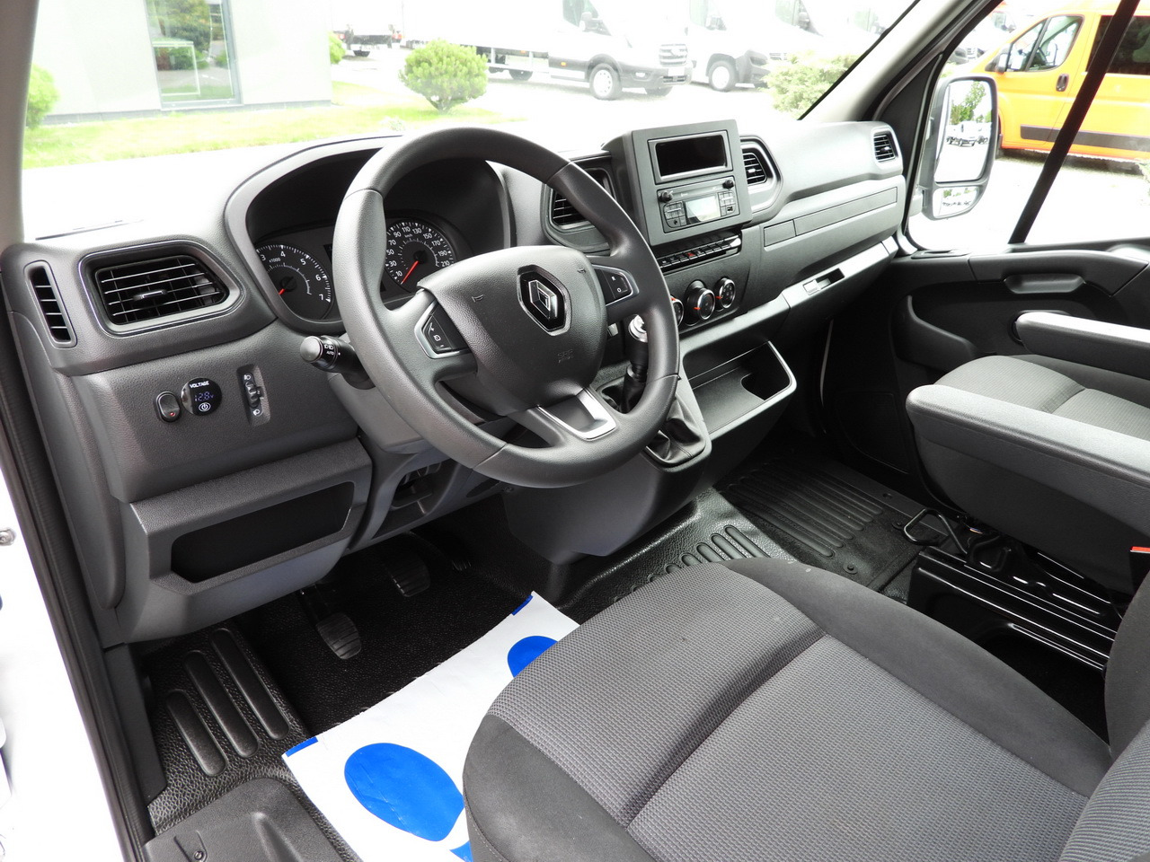 RENAULT MASTER TARPAULIN 10 PALLETS WEBASTO CRUISE CONTROL LED LIGHTS PNEUMATICS AIR CONDITIONING 165HP - Plachtová dodávka: obrázek 2 RENAULT MASTER TARPAULIN 10 PALLETS WEBASTO CRUISE CONTROL LED LIGHTS PNEUMATICS AIR CONDITIONING 165HP - Plachtová dodávka: obrázek 2