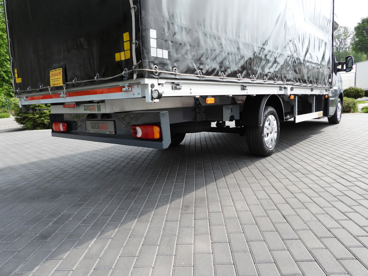 Plachtová dodávka RENAULT MASTER TARPAULIN 10 PALLETS WEBASTO CRUISE CONTROL LED LIGHTS PNEUMATICS AIR CONDITIONING 165HP: obrázek 24 Plachtová dodávka RENAULT MASTER TARPAULIN 10 PALLETS WEBASTO CRUISE CONTROL LED LIGHTS PNEUMATICS AIR CONDITIONING 165HP: obrázek 24