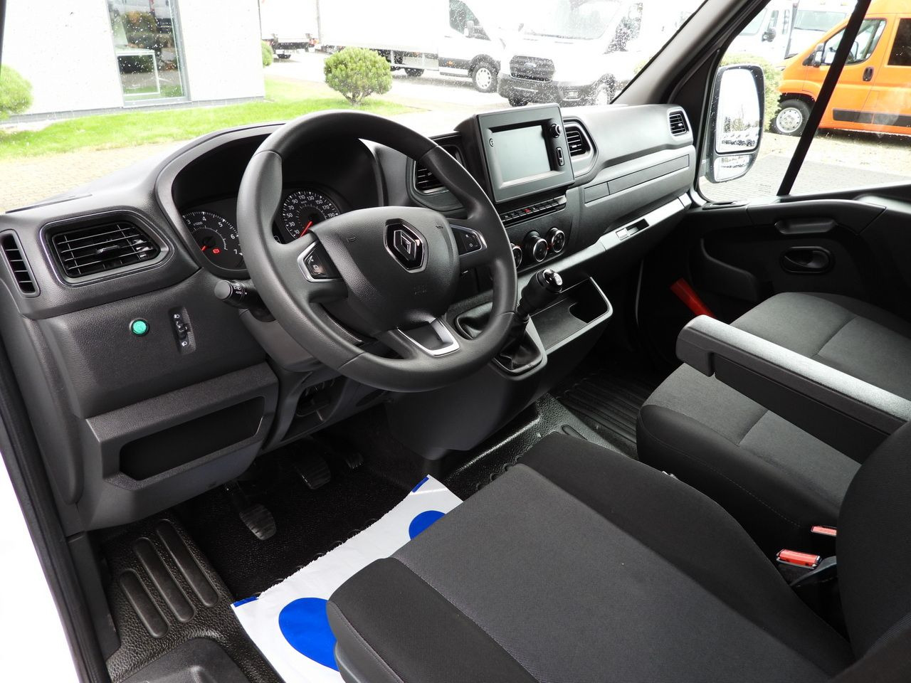 RENAULT MASTER TARPAULIN 10 PALLETS WEBASTO CRUISE CONTROL NAVIGATION LED LIGHTS TWIN WHEELS AIR CONDITIONING 165HP - Plachtová dodávka: obrázek 2 RENAULT MASTER TARPAULIN 10 PALLETS WEBASTO CRUISE CONTROL NAVIGATION LED LIGHTS TWIN WHEELS AIR CONDITIONING 165HP - Plachtová dodávka: obrázek 2