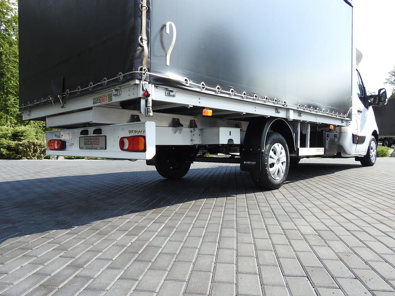 Plachtová dodávka RENAULT MASTER TARPAULIN 8 PALLETS CRUISE CONTROL AIR CONDITIONING  170HP: obrázek 24 Plachtová dodávka RENAULT MASTER TARPAULIN 8 PALLETS CRUISE CONTROL AIR CONDITIONING  170HP: obrázek 24