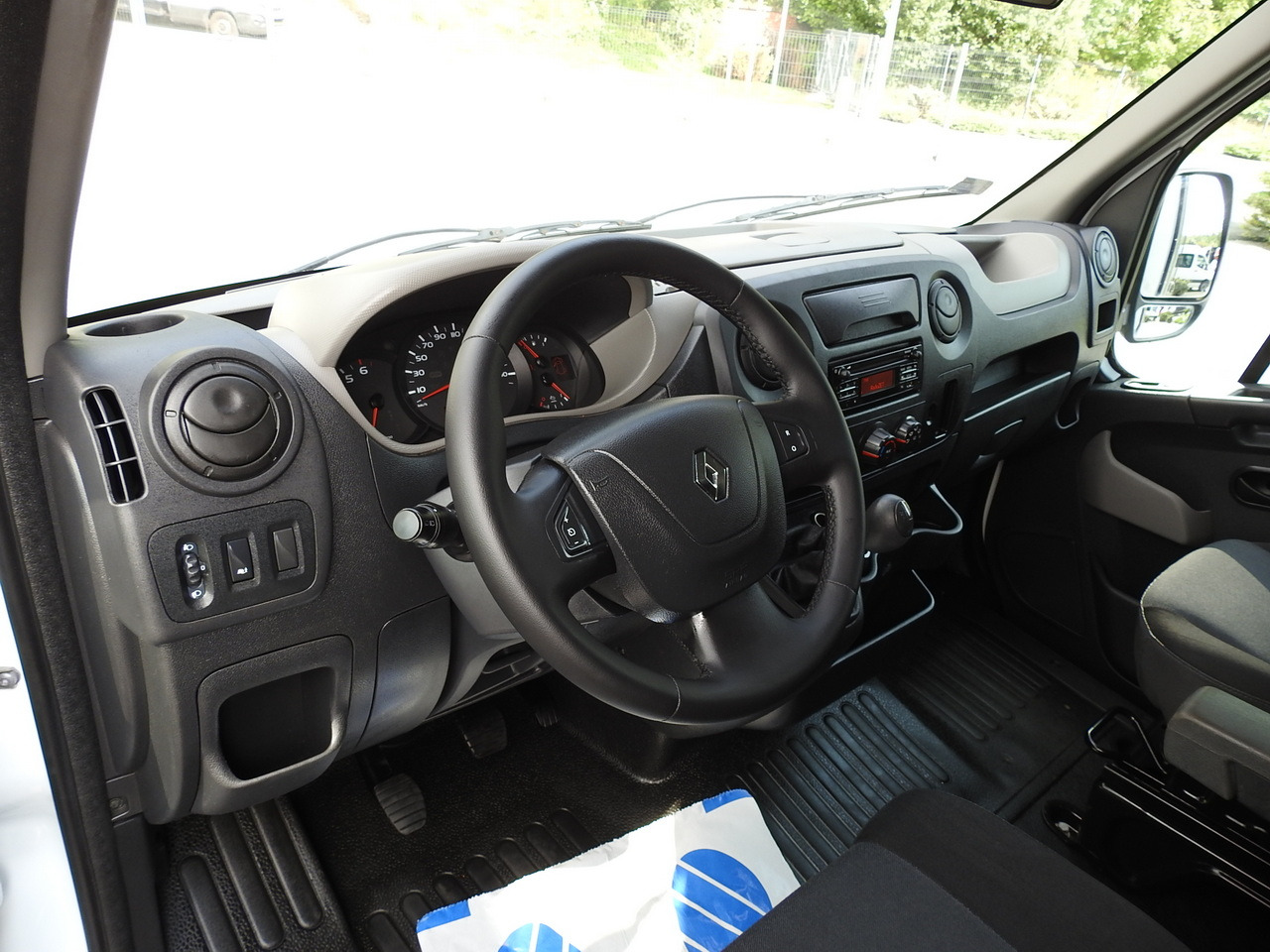 RENAULT MASTER TARPAULIN 8 PALLETS CRUISE CONTROL AIR CONDITIONING 170HP - Plachtová dodávka: obrázek 2 RENAULT MASTER TARPAULIN 8 PALLETS CRUISE CONTROL AIR CONDITIONING 170HP - Plachtová dodávka: obrázek 2