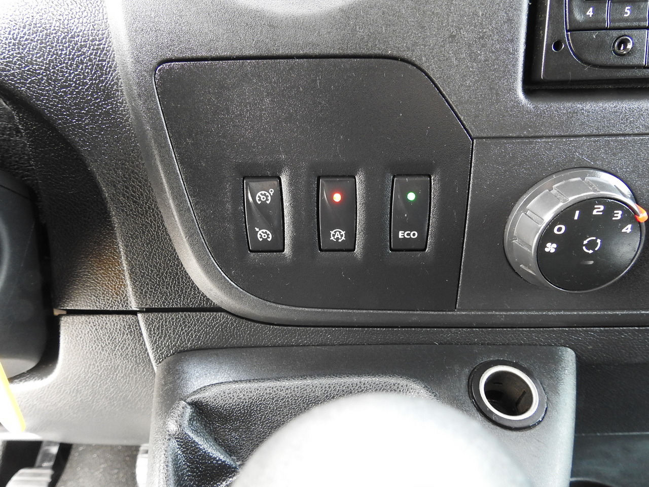 Plachtová dodávka RENAULT MASTER TARPAULIN 8 PALLETS CRUISE CONTROL AIR CONDITIONING  170HP: obrázek 34 Plachtová dodávka RENAULT MASTER TARPAULIN 8 PALLETS CRUISE CONTROL AIR CONDITIONING  170HP: obrázek 34