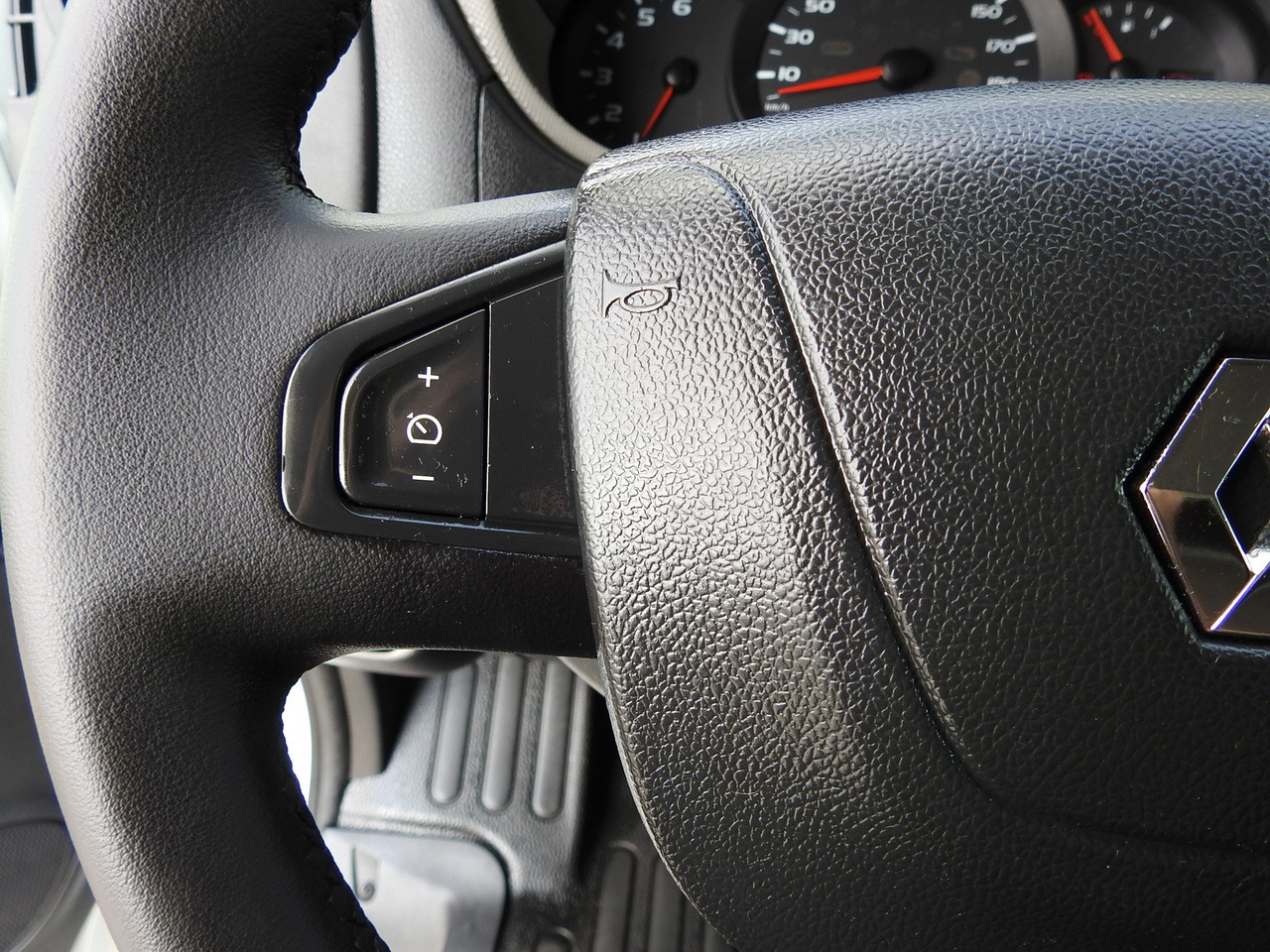 Plachtová dodávka RENAULT MASTER TARPAULIN 8 PALLETS CRUISE CONTROL AIR CONDITIONING  170HP: obrázek 31 Plachtová dodávka RENAULT MASTER TARPAULIN 8 PALLETS CRUISE CONTROL AIR CONDITIONING  170HP: obrázek 31