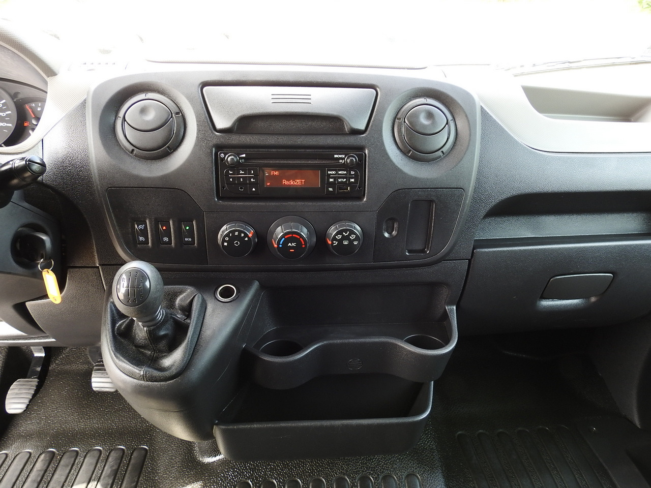 Plachtová dodávka RENAULT MASTER TARPAULIN 8 PALLETS CRUISE CONTROL AIR CONDITIONING  170HP: obrázek 37 Plachtová dodávka RENAULT MASTER TARPAULIN 8 PALLETS CRUISE CONTROL AIR CONDITIONING  170HP: obrázek 37