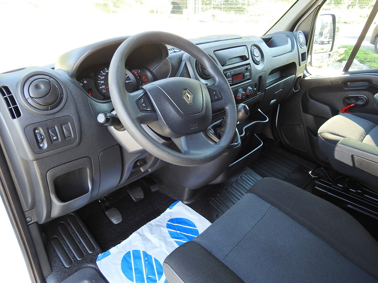 RENAULT MASTER TARPAULIN 8 PALLETS WEBASTO CRUISE CONTROL AIR CONDITIONING PNEUMATICS 170HP - Plachtová dodávka: obrázek 2 RENAULT MASTER TARPAULIN 8 PALLETS WEBASTO CRUISE CONTROL AIR CONDITIONING PNEUMATICS 170HP - Plachtová dodávka: obrázek 2