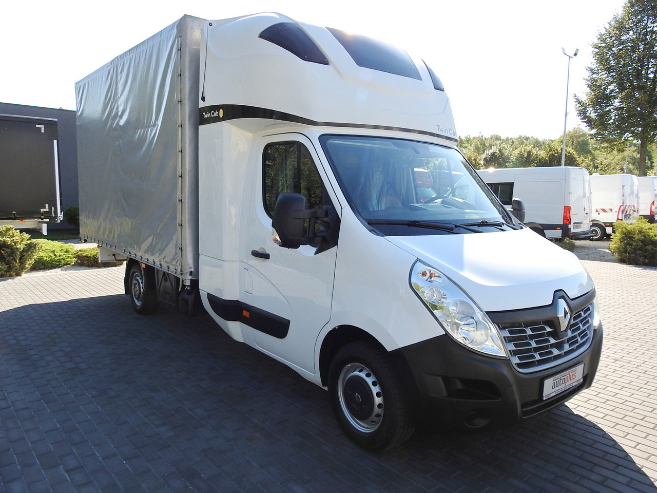 RENAULT MASTER TARPAULIN 8 PALLETS WEBASTO CRUISE CONTROL AIR CONDITIONING PNEUMATICS 170HP - Plachtová dodávka: obrázek 4 RENAULT MASTER TARPAULIN 8 PALLETS WEBASTO CRUISE CONTROL AIR CONDITIONING PNEUMATICS 170HP - Plachtová dodávka: obrázek 4
