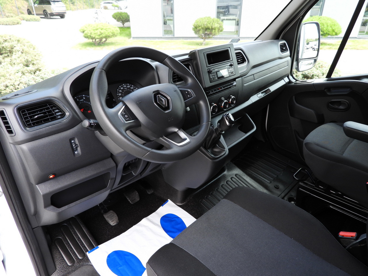 RENAULT MASTER TARPAULIN 8 PALLETS WEBASTO CRUISE CONTROL LED LIGHTS PNEUMATICS AIR CONDITIONING 165HP - Plachtová dodávka: obrázek 2 RENAULT MASTER TARPAULIN 8 PALLETS WEBASTO CRUISE CONTROL LED LIGHTS PNEUMATICS AIR CONDITIONING 165HP - Plachtová dodávka: obrázek 2