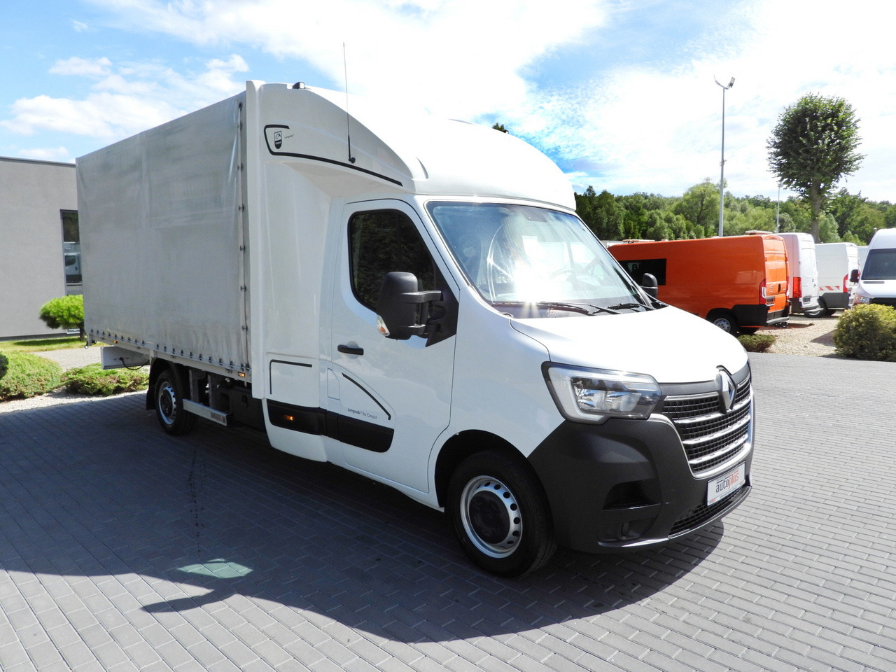 RENAULT MASTER TARPAULIN 8 PALLETS WEBASTO CRUISE CONTROL LED LIGHTS PNEUMATICS AIR CONDITIONING 165HP - Plachtová dodávka: obrázek 4 RENAULT MASTER TARPAULIN 8 PALLETS WEBASTO CRUISE CONTROL LED LIGHTS PNEUMATICS AIR CONDITIONING 165HP - Plachtová dodávka: obrázek 4