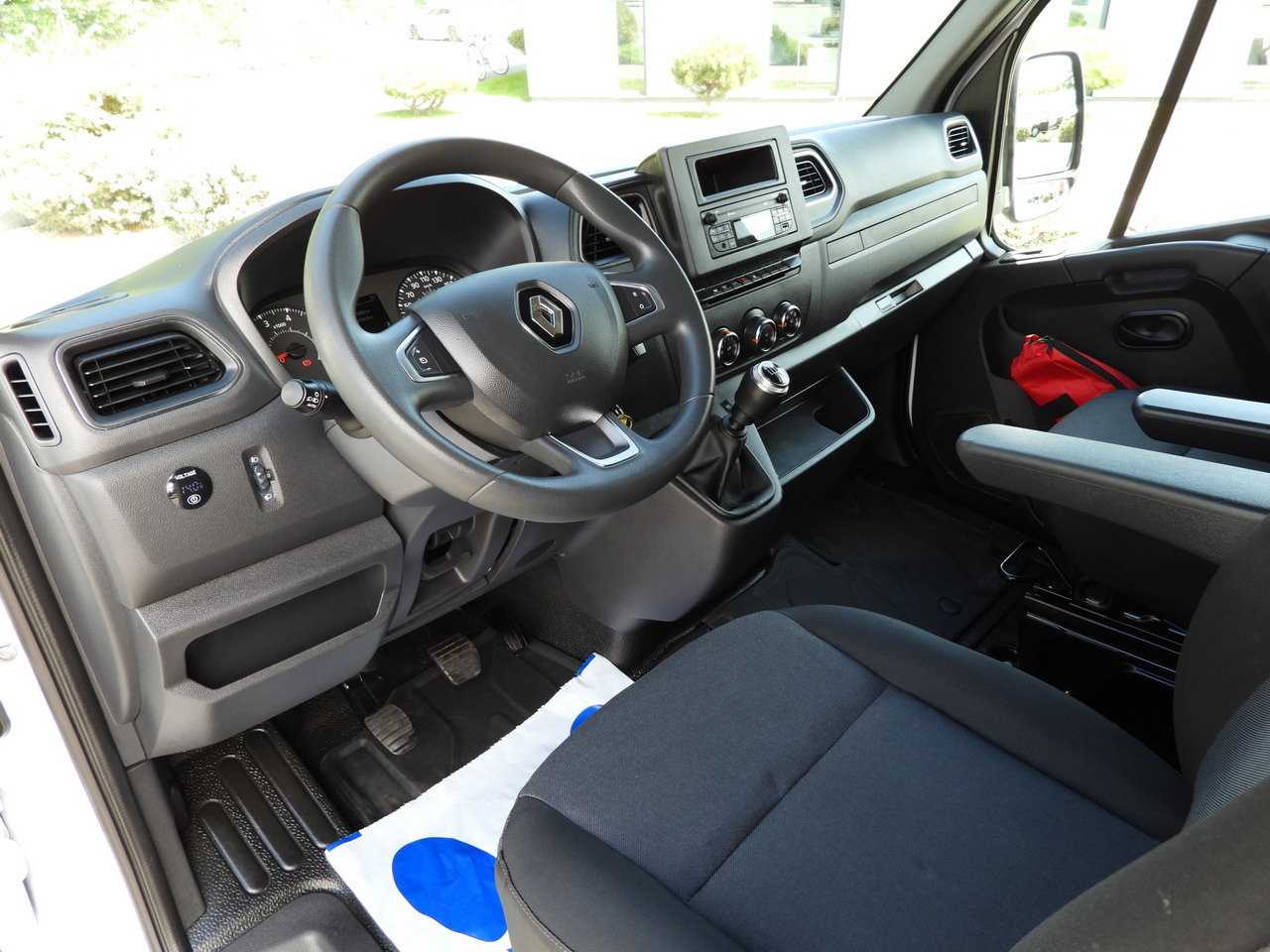 RENAULT MASTER TARPAULIN 8 PALLETS WEBASTO CRUISE CONTROL LED LIGHTS PNEUMATICS AIR CONDITIONING 165HP - Plachtová dodávka: obrázek 2 RENAULT MASTER TARPAULIN 8 PALLETS WEBASTO CRUISE CONTROL LED LIGHTS PNEUMATICS AIR CONDITIONING 165HP - Plachtová dodávka: obrázek 2
