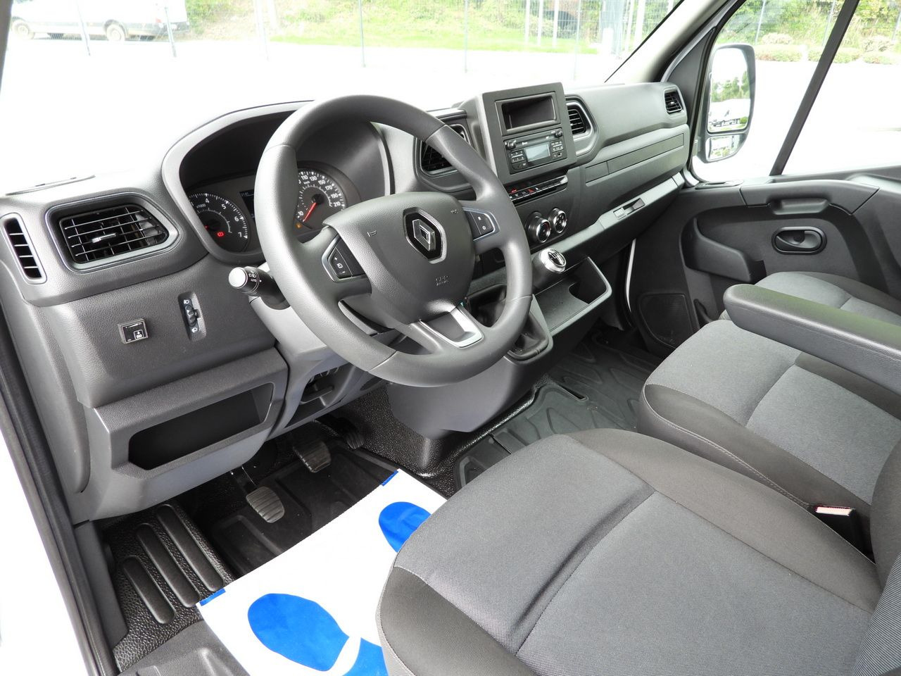 RENAULT MASTER TARPAULIN LIFT 9 PALLETS WEBASTO CRUISE CONTROL LED LIGHTS PNEUMATICS AIR CONDITIONING 165HP - Plachtová dodávka: obrázek 2 RENAULT MASTER TARPAULIN LIFT 9 PALLETS WEBASTO CRUISE CONTROL LED LIGHTS PNEUMATICS AIR CONDITIONING 165HP - Plachtová dodávka: obrázek 2