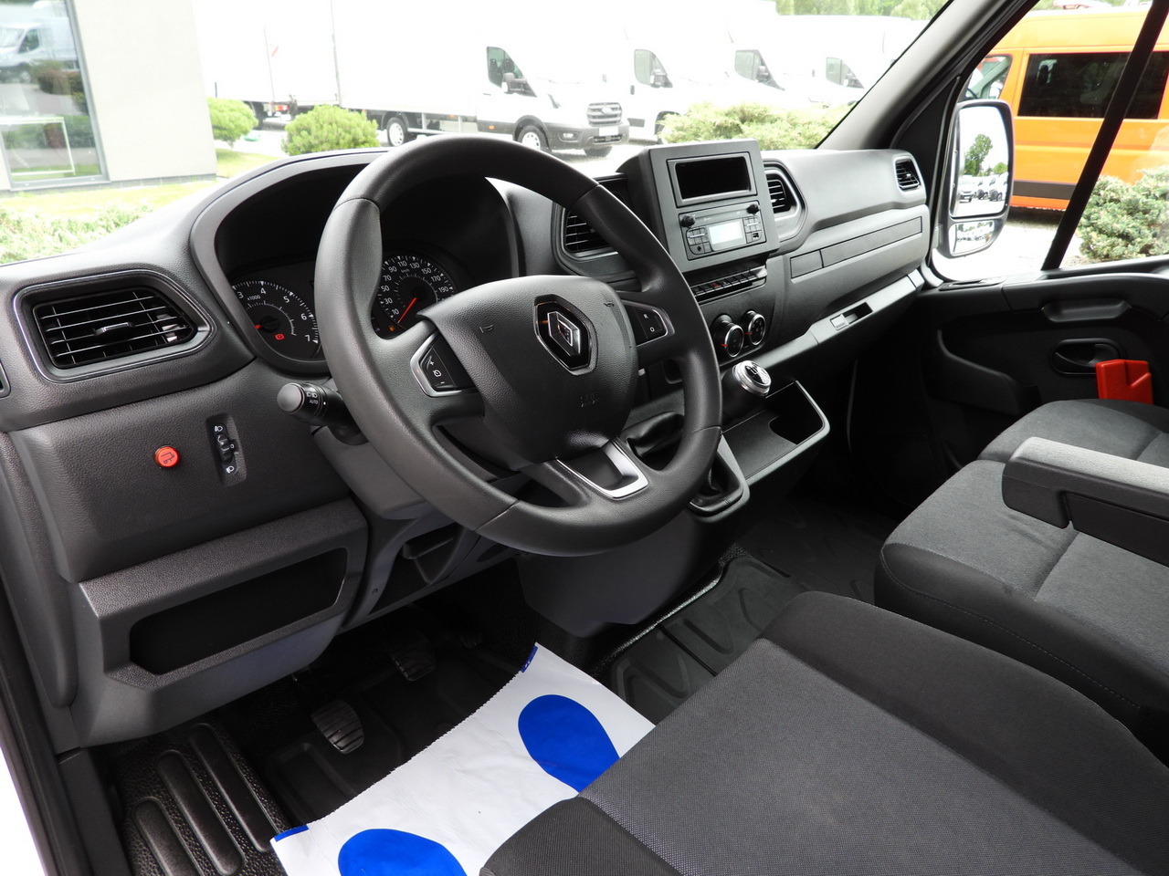 RENAULT MASTER TARPAULIN LIFT 9 PALLETS WEBASTO CRUISE CONTROL LED LIGHTS PNEUMATICS AIR CONDITIONING 165HP - Plachtová dodávka: obrázek 2 RENAULT MASTER TARPAULIN LIFT 9 PALLETS WEBASTO CRUISE CONTROL LED LIGHTS PNEUMATICS AIR CONDITIONING 165HP - Plachtová dodávka: obrázek 2