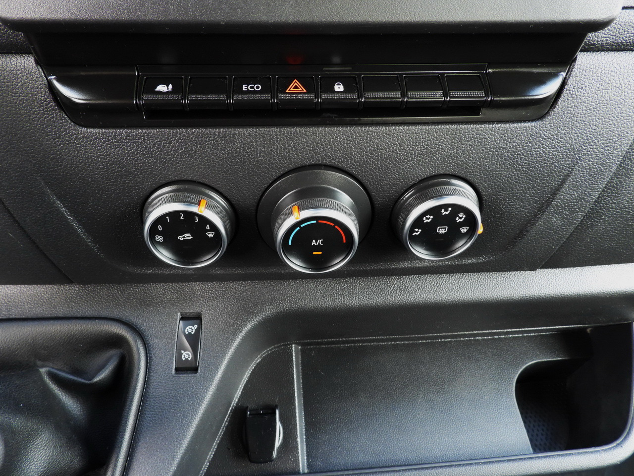 Dodávka sklápěč RENAULT MASTER TIPPER CRUISE CONTROL LED LIGHTS TWIN WHEELS AIR CONDITIONING 130HP: obrázek 31 Dodávka sklápěč RENAULT MASTER TIPPER CRUISE CONTROL LED LIGHTS TWIN WHEELS AIR CONDITIONING 130HP: obrázek 31