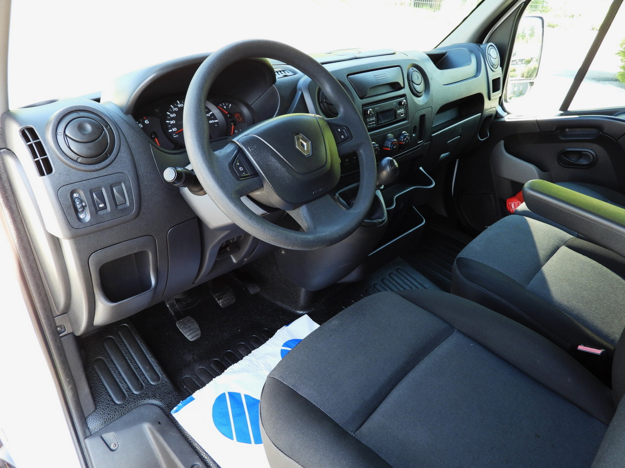 RENAULT MASTER TIPPER CRUISE CONTROL TWIN WHEELS AIR CONDITIONING 145HP - Dodávka sklápěč: obrázek 2 RENAULT MASTER TIPPER CRUISE CONTROL TWIN WHEELS AIR CONDITIONING 145HP - Dodávka sklápěč: obrázek 2