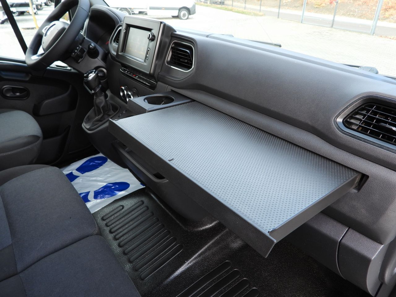 Dodávka sklápěč RENAULT MASTER TIPPER DOUBLE CABIN DOKA 7 SEATS CRUISE CONTROL NAVIGATION LED LIGHTS AIR CONDITIONING  145HP: obrázek 35 Dodávka sklápěč RENAULT MASTER TIPPER DOUBLE CABIN DOKA 7 SEATS CRUISE CONTROL NAVIGATION LED LIGHTS AIR CONDITIONING  145HP: obrázek 35