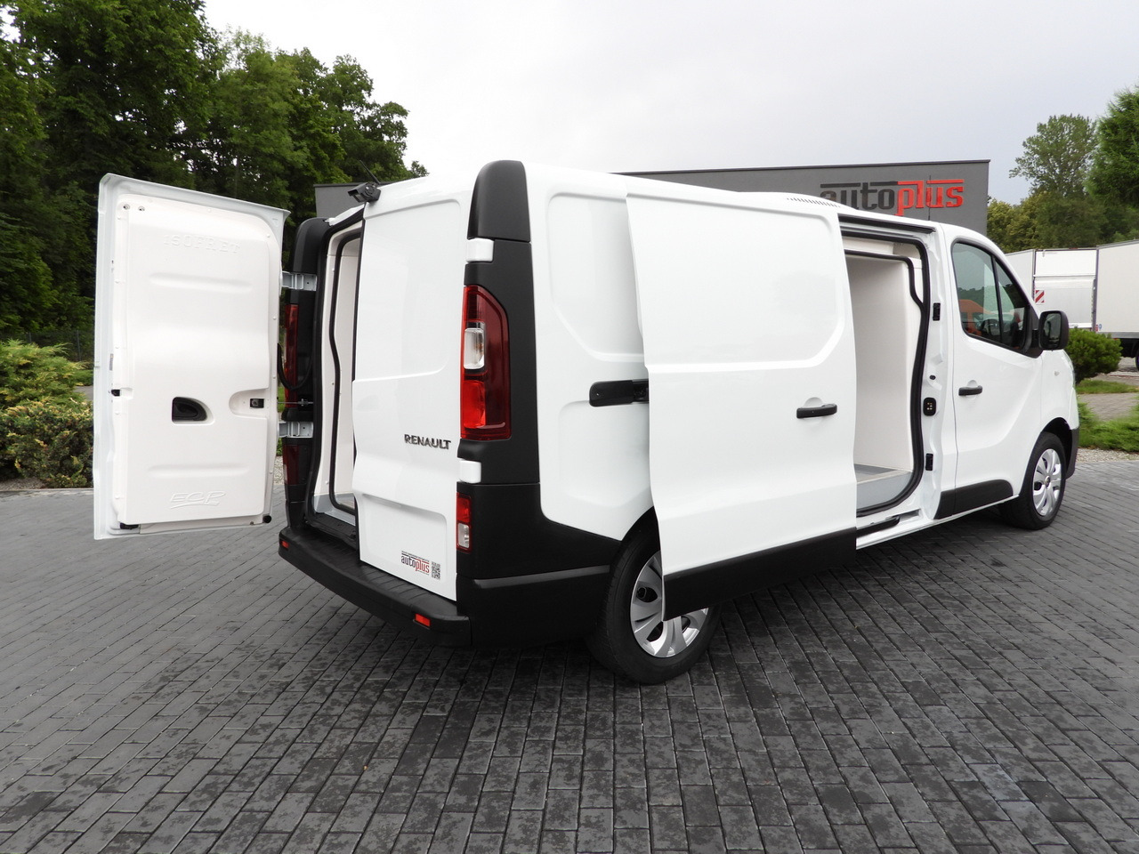 RENAULT TRAFIC REFRIGERATOR VAN -5*C POWER SUPPLY 230V CRUISE CONTROL LED LIGHTS AIR CONDITIONING 120HP - Chladící dodávka: obrázek 3 RENAULT TRAFIC REFRIGERATOR VAN -5*C POWER SUPPLY 230V CRUISE CONTROL LED LIGHTS AIR CONDITIONING 120HP - Chladící dodávka: obrázek 3