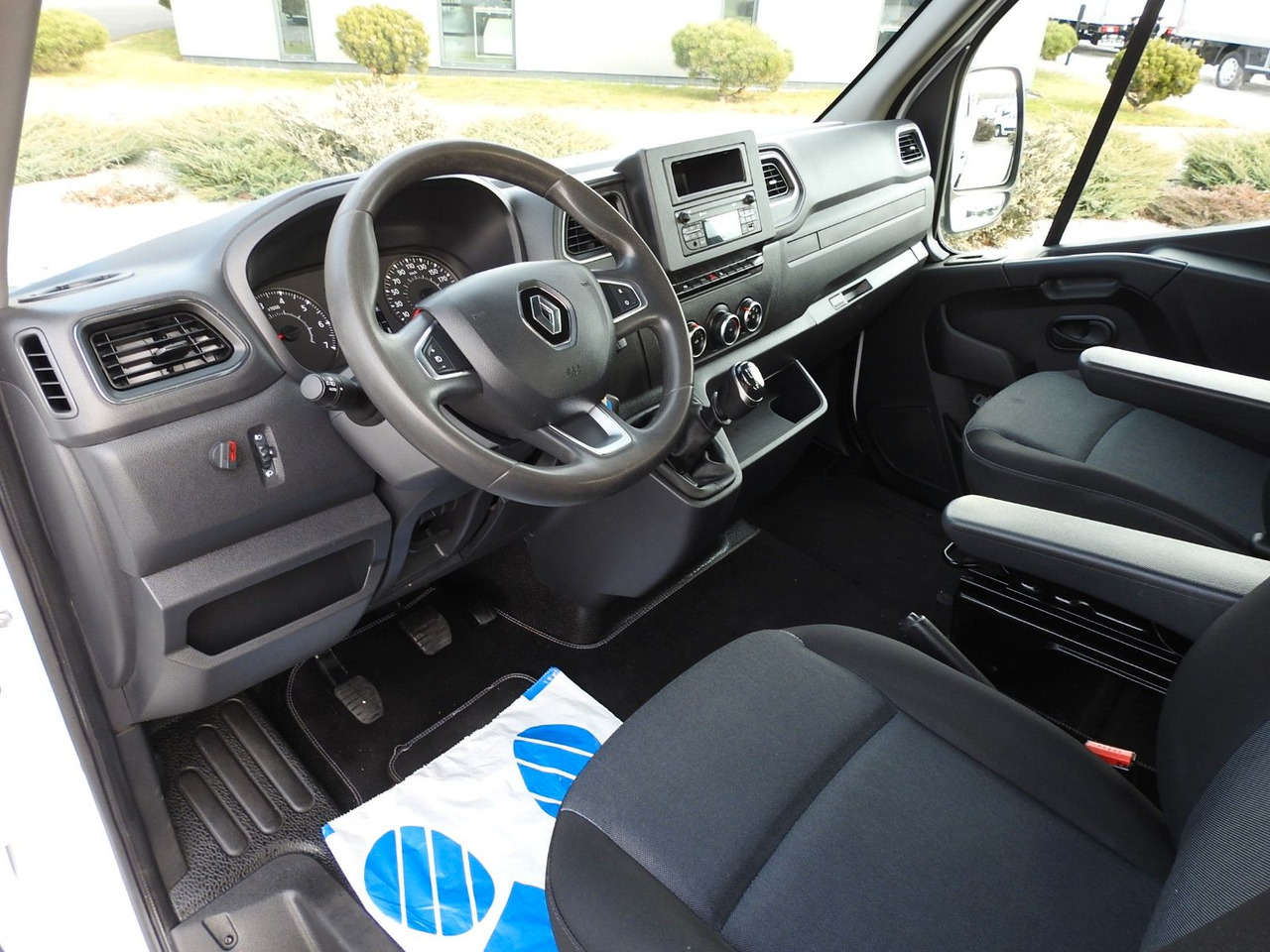Renault MASTER KIPPER DOPPELKABINE DOKA 6 SITZE TEMPOMAT - Dodávka sklápěč, Dodávka s dvojitou kabinou: obrázek 2 Renault MASTER KIPPER DOPPELKABINE DOKA 6 SITZE TEMPOMAT - Dodávka sklápěč, Dodávka s dvojitou kabinou: obrázek 2