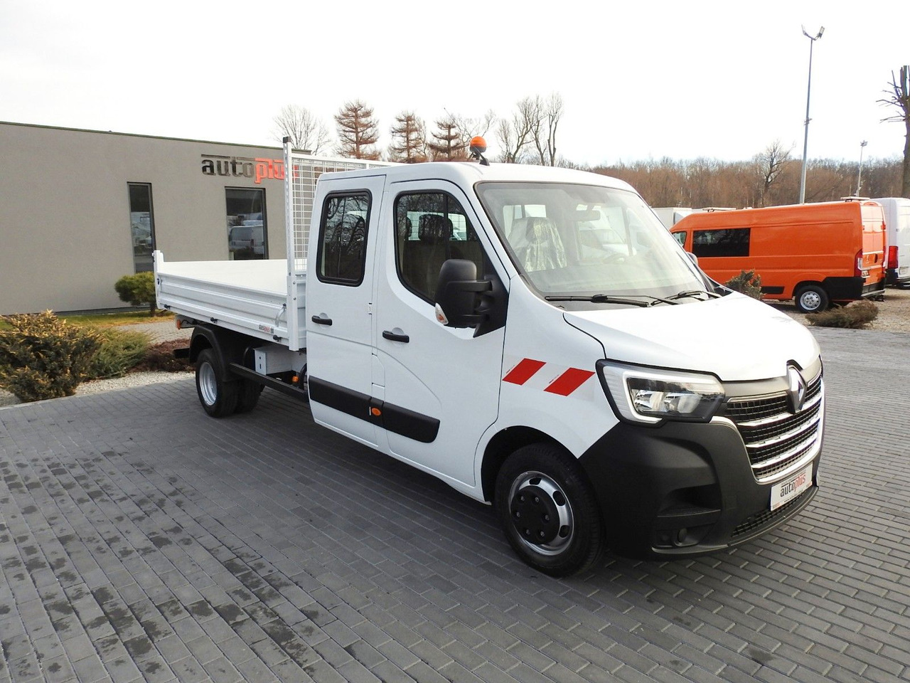 Renault MASTER KIPPER DOPPELKABINE DOKA 6 SITZE TEMPOMAT - Dodávka sklápěč, Dodávka s dvojitou kabinou: obrázek 4 Renault MASTER KIPPER DOPPELKABINE DOKA 6 SITZE TEMPOMAT - Dodávka sklápěč, Dodávka s dvojitou kabinou: obrázek 4
