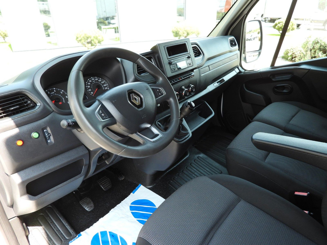Renault MASTER KOFFER AUFZUG 8 PALETTEN TEMPOMAT LED - Dodávka skřín: obrázek 2 Renault MASTER KOFFER AUFZUG 8 PALETTEN TEMPOMAT LED - Dodávka skřín: obrázek 2
