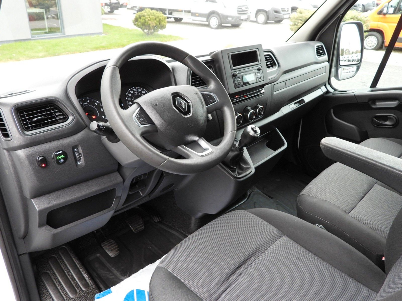 Renault MASTER PRITSCHE PLANE 10 PALETTEN WEBASTO A/C - Plachtová dodávka: obrázek 2 Renault MASTER PRITSCHE PLANE 10 PALETTEN WEBASTO A/C - Plachtová dodávka: obrázek 2