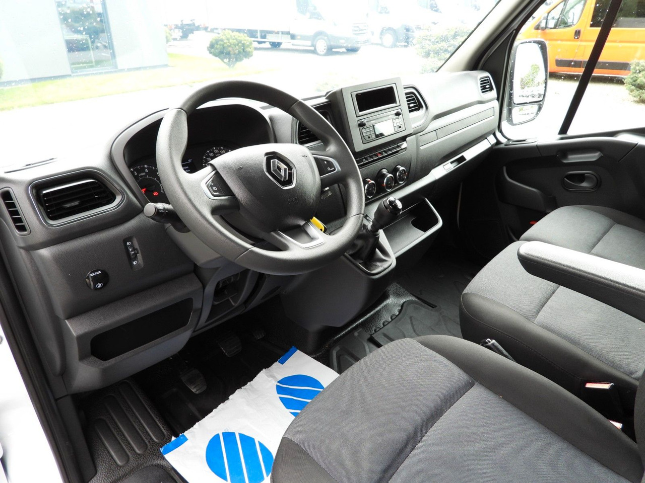 Renault MASTER PRITSCHE PLANE 10 PALETTEN WEBASTO A/C - Plachtová dodávka: obrázek 2 Renault MASTER PRITSCHE PLANE 10 PALETTEN WEBASTO A/C - Plachtová dodávka: obrázek 2