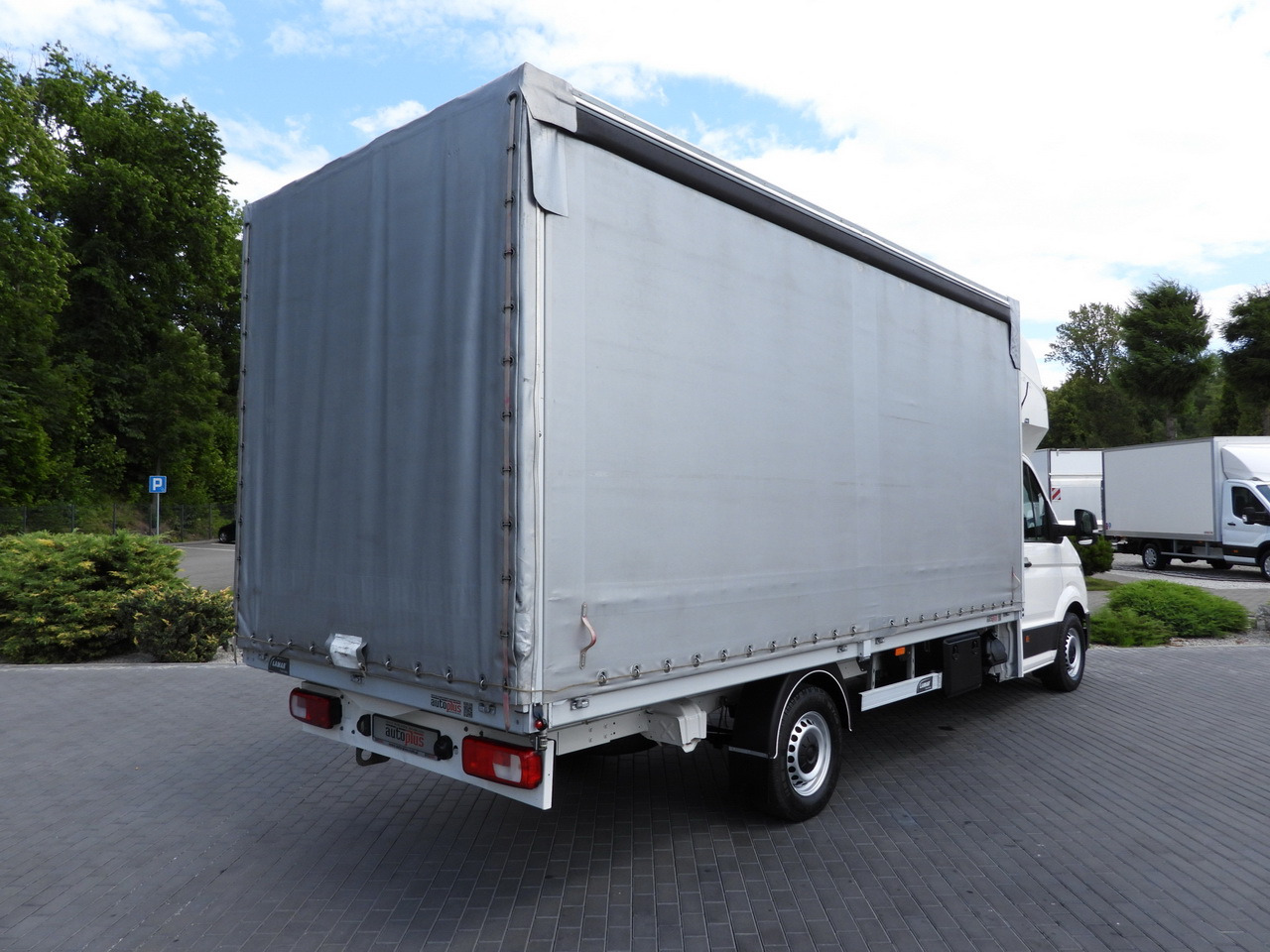 VOLKSWAGEN CRAFTER TARPAULIN 10 PALLETS WEBASTO CRUISE CONTROL AIR CONDITIONING 180HP - Plachtová dodávka: obrázek 3 VOLKSWAGEN CRAFTER TARPAULIN 10 PALLETS WEBASTO CRUISE CONTROL AIR CONDITIONING 180HP - Plachtová dodávka: obrázek 3