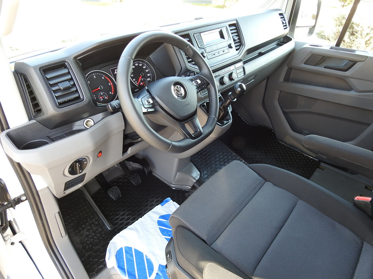 VOLKSWAGEN CRAFTER TARPAULIN 10 PALLETS WEBASTO CRUISE CONTROL AIR CONDITIONING LED LIGHTS PNEUMATICS 180HP - Plachtová dodávka: obrázek 2 VOLKSWAGEN CRAFTER TARPAULIN 10 PALLETS WEBASTO CRUISE CONTROL AIR CONDITIONING LED LIGHTS PNEUMATICS 180HP - Plachtová dodávka: obrázek 2