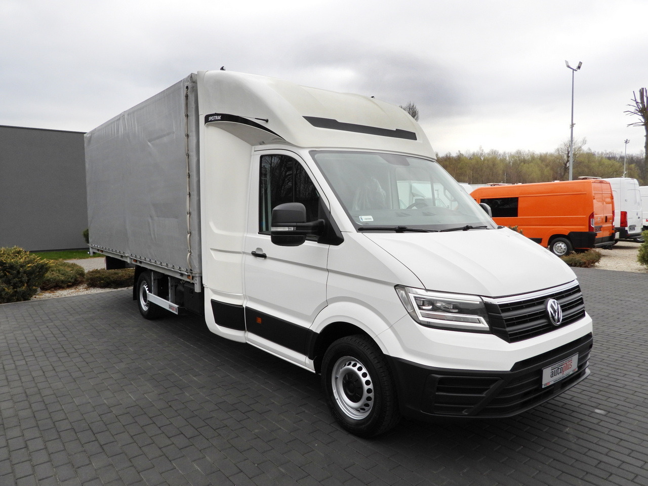 VOLKSWAGEN CRAFTER TARPAULIN 10 PALLETS WEBASTO CRUISE CONTROL LED LIGHTS 180HP - Plachtová dodávka: obrázek 4 VOLKSWAGEN CRAFTER TARPAULIN 10 PALLETS WEBASTO CRUISE CONTROL LED LIGHTS 180HP - Plachtová dodávka: obrázek 4